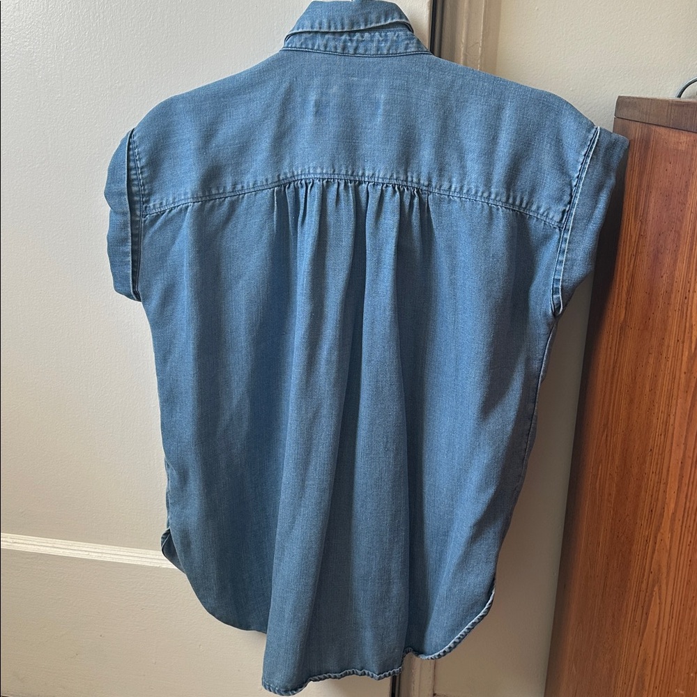 LOFT Chambray Short Sleeve Button Up XSP - Picture 3 of 4